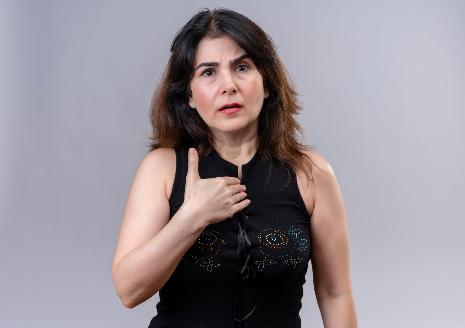 A stunned mature woman | Source: Freepik